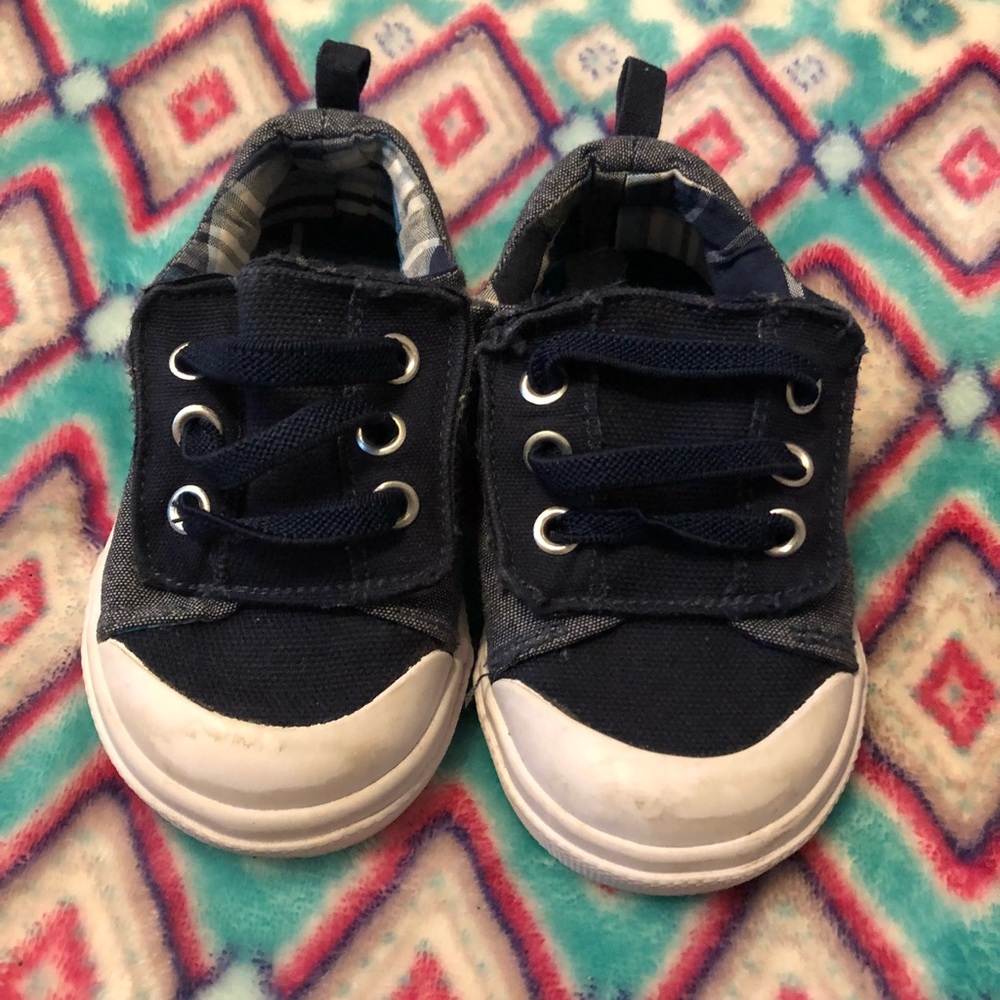 Kids shoes size 4.